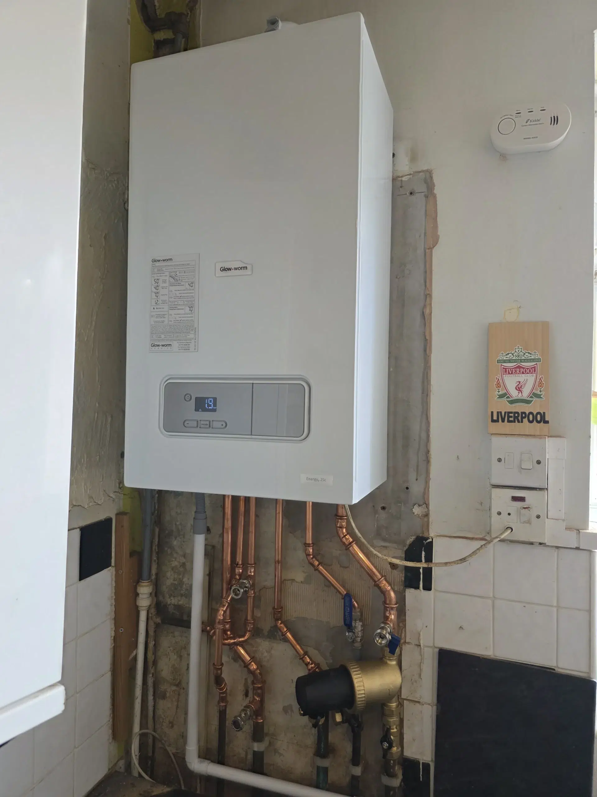 Zamontowany kocioł Glow-worm — instalacja dla wynajmujących w Londynie Południowym
