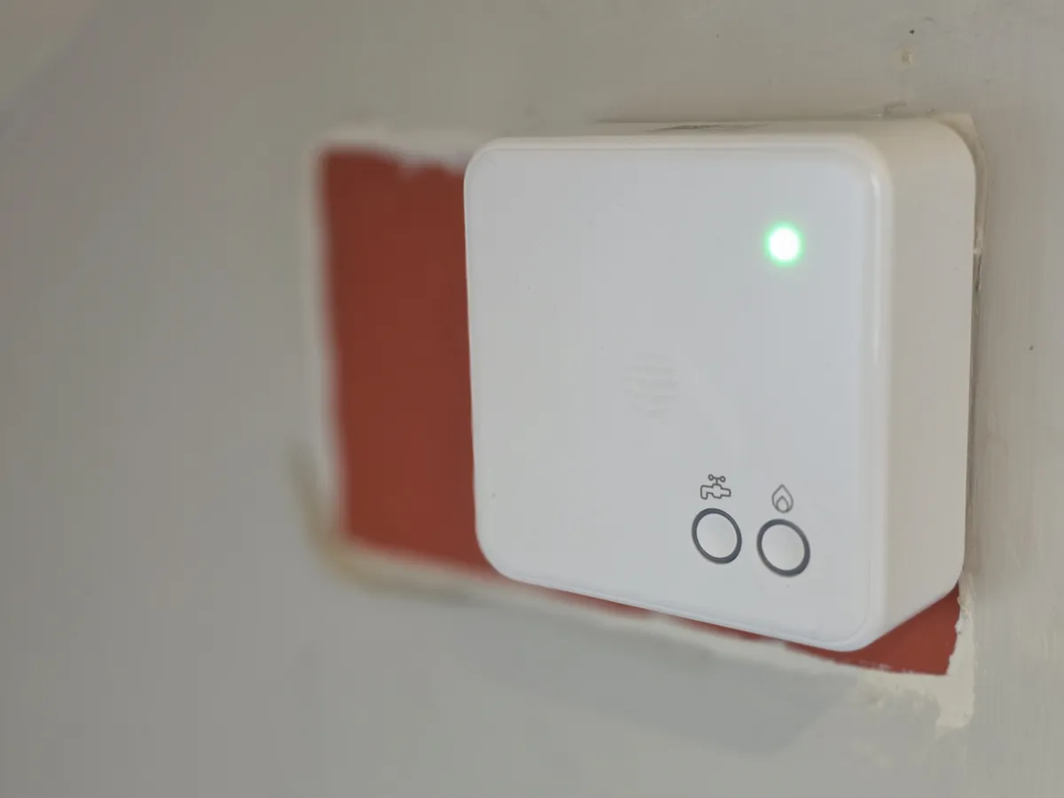 Hive wireless receiver installed for smart heating controls in Mitcham by a Gas Safe engineer